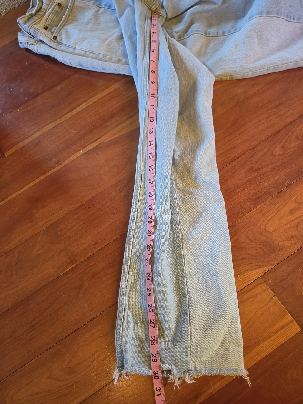 Abercrombie & Fitch Two-toned High-Rise Straight Jeans - Picture 6 of 6